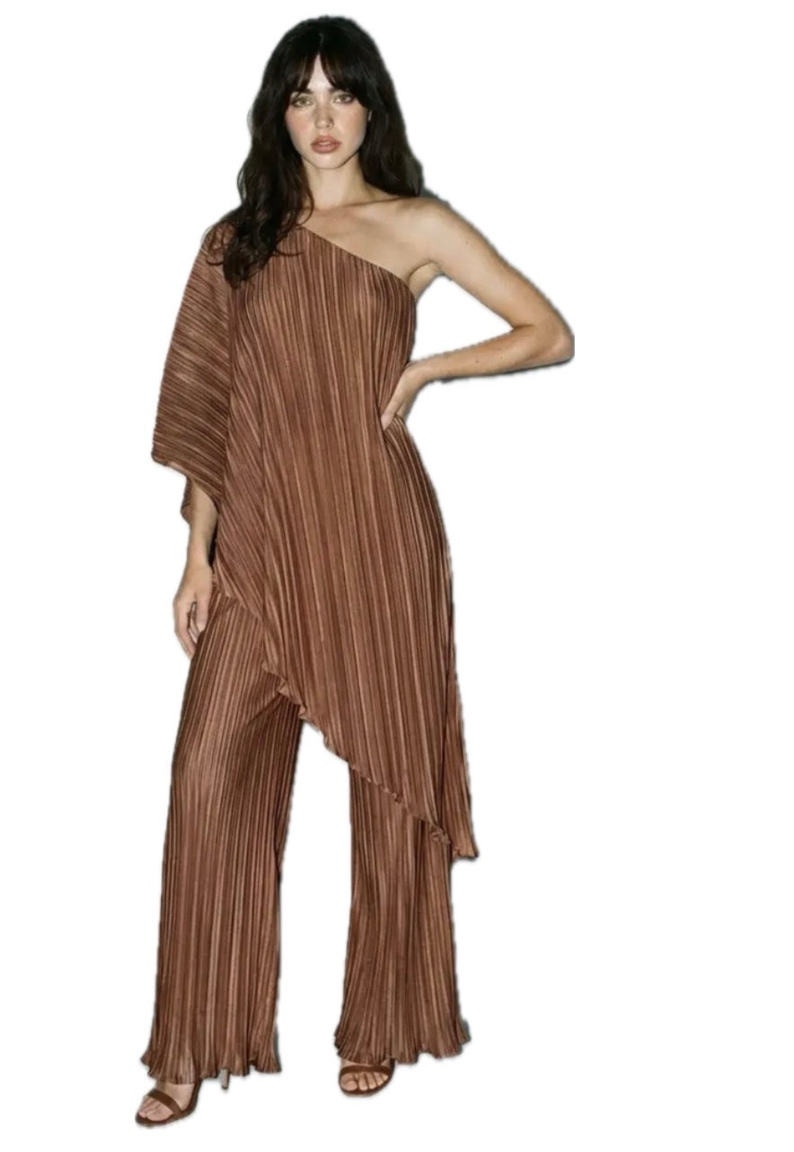 One shoulder pleated set
